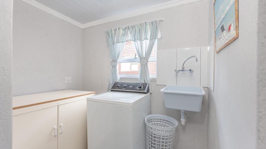 To Let 2 Bedroom Property for Rent in Agulhas Western Cape
